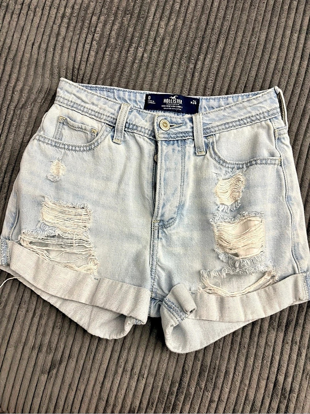 Hollister High-Rise Mom Shorts Distressed Denim Shorts Waist 24 size 0